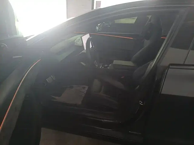 Tesla Model 3 — Фото автомобиля 14