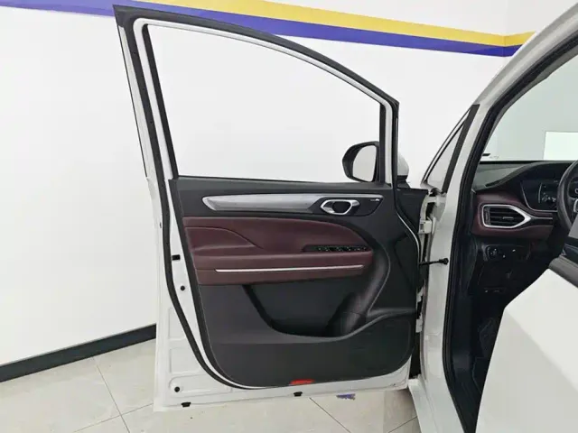 GAC Trumpchi M6 — Фото автомобиля 7