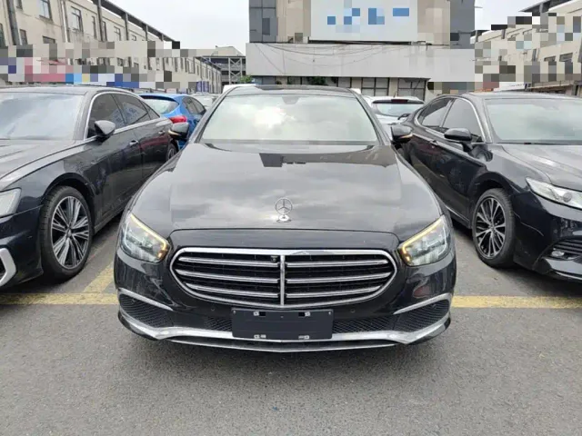 Mercedes-Benz E-Class — Фото автомобиля 2
