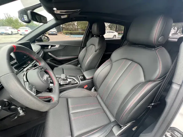 Audi A4L — Фото автомобиля 10