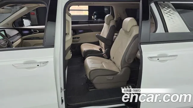 Kia Carnival Generation 4 — Фото автомобиля 17