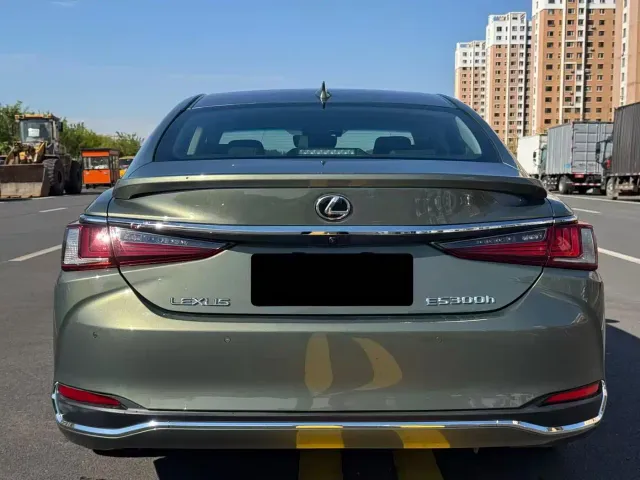 Lexus ES — Фото автомобиля 8