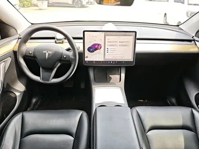 Tesla Model Y — Фото автомобиля 9