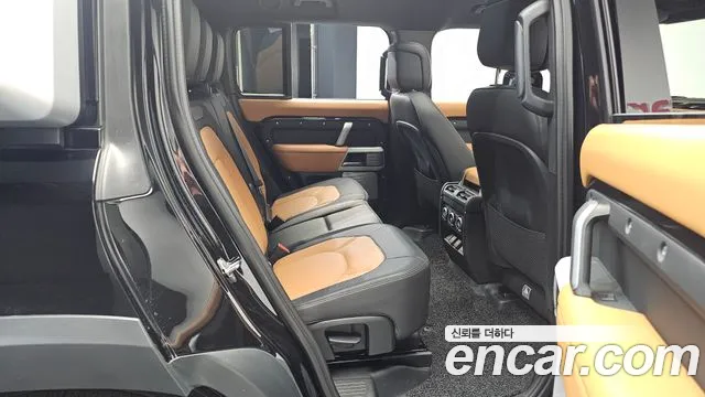 Land Rover Defender — Фото автомобиля 12