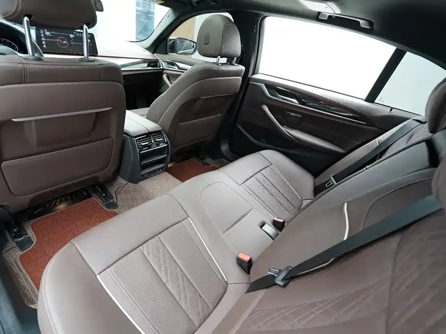 BMW BMW 5 Series 2022 Model Second Facelift 525Li M Sport Package — Фото автомобиля 14