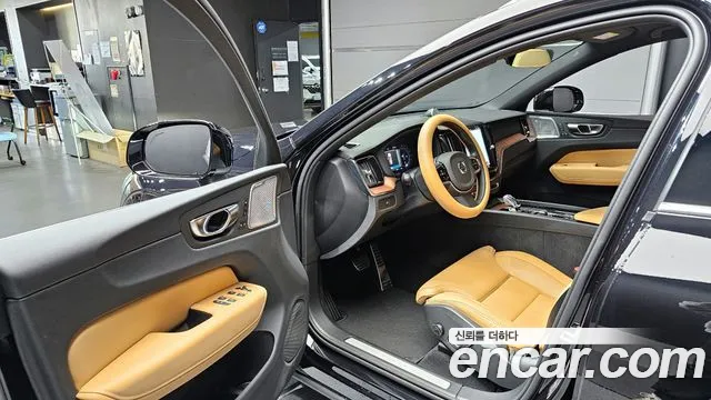 Вольво XC60 — Фото автомобиля 10
