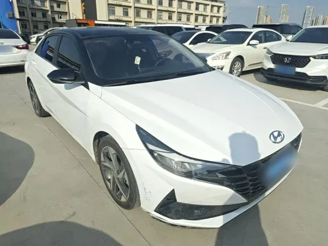 Hyundai Elantra — Фото автомобиля 3