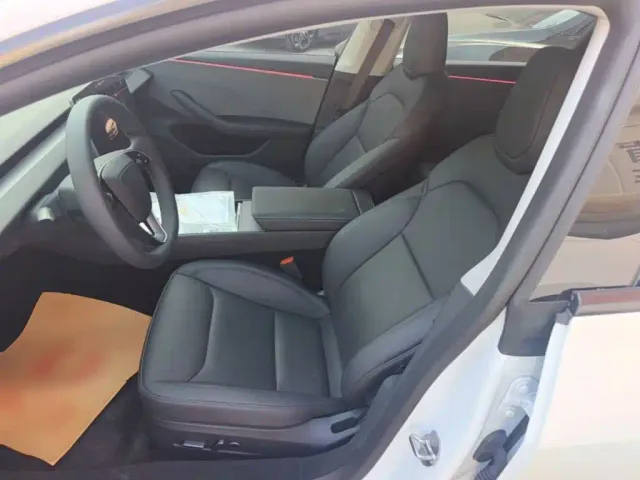 Tesla Model 3 — Фото автомобиля 14