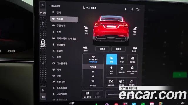 Tesla Model X — Фото автомобиля 12