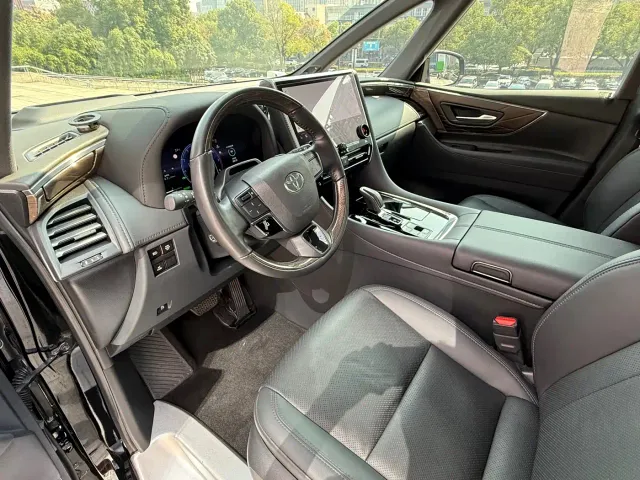 Toyota Alphard — Фото автомобиля 9