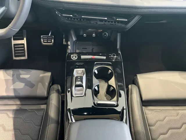 Audi A6L e-tron — Фото автомобиля 13