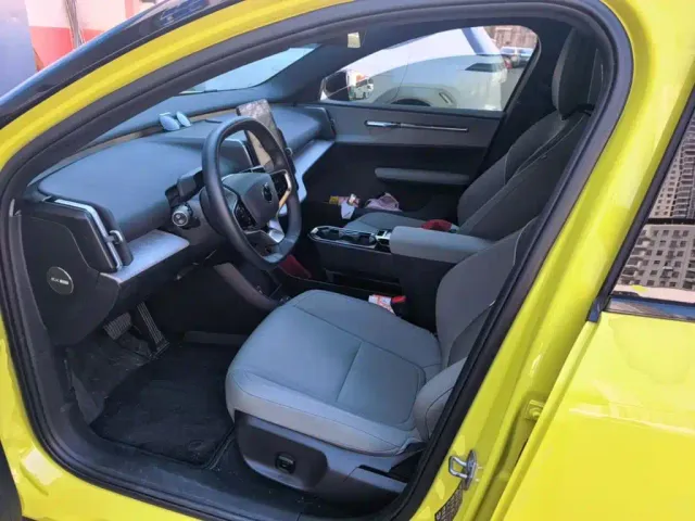 Volvo EX30 — Фото автомобиля 14