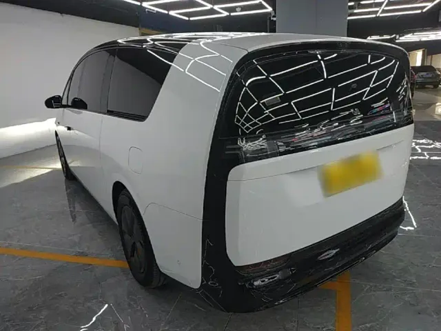 Li Auto MEGA — Фото автомобиля 4