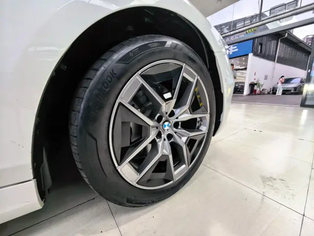 BMW 5 Series — Фото автомобиля 23