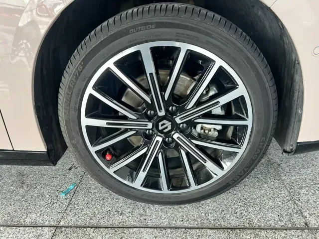 Leapmotor B01 — Фото автомобиля 30