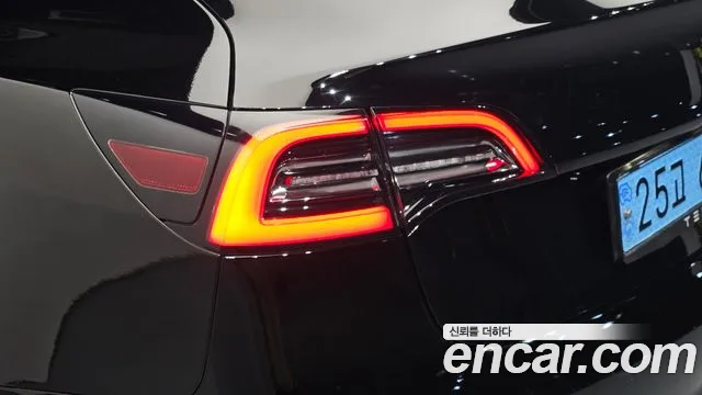 Tesla Model 3 — Фото автомобиля 22