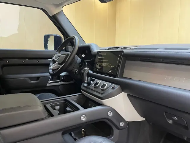 Land Rover Defender — Фото автомобиля 12