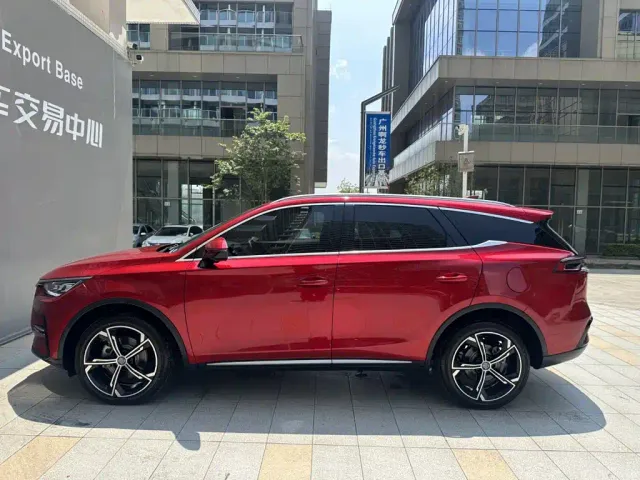 BYD Tang — Фото автомобиля 3