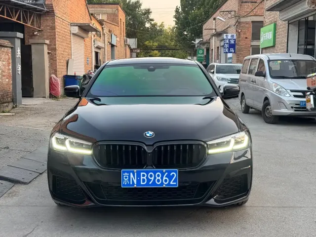 BMW BMW 5 Series 2023 Facelift 530Li Premium M Sport Package — Фото автомобиля 4