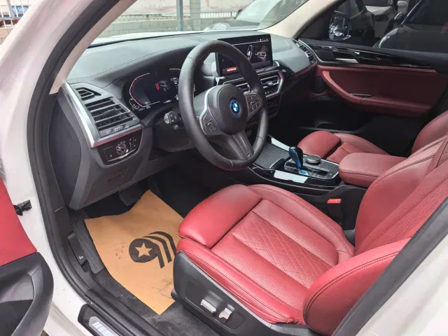 BMW iX3 — Фото автомобиля 6