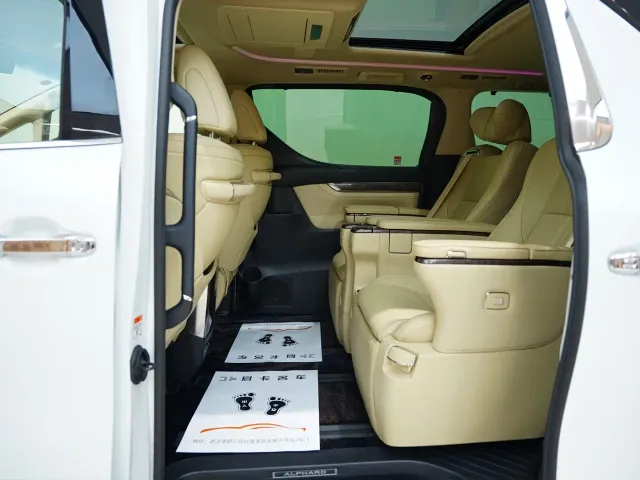 Toyota Alphard — Фото автомобиля 18