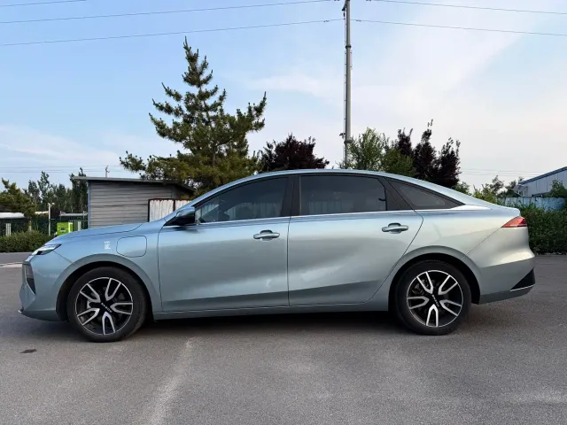 Roewe D6 — Фото автомобиля 8