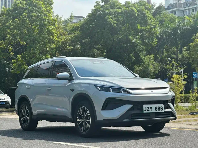 BYD Song Pro — Фото автомобиля 3