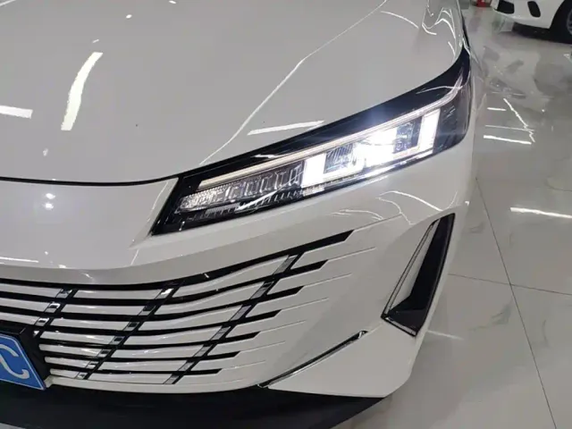 Changan Eado — Фото автомобиля 23