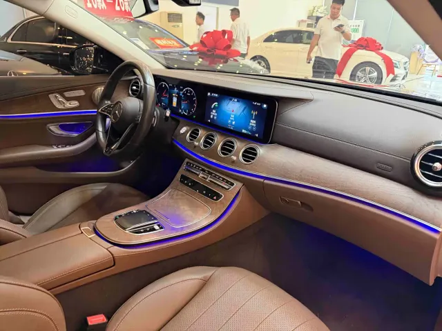 Mercedes-Benz E-Class — Фото автомобиля 14