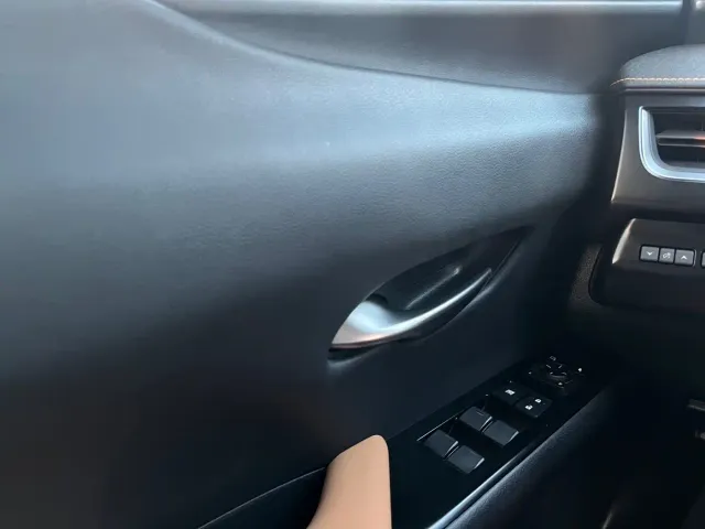 Lexus UX — Фото автомобиля 14
