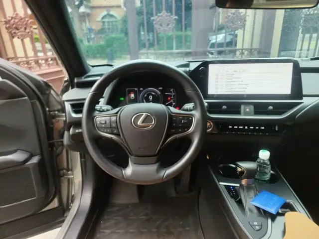 Lexus UX — Фото автомобиля 6