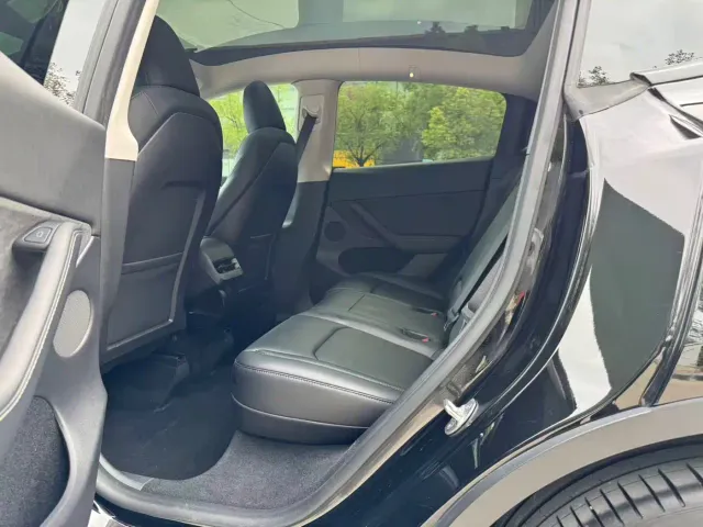 Tesla Model Y — Фото автомобиля 8