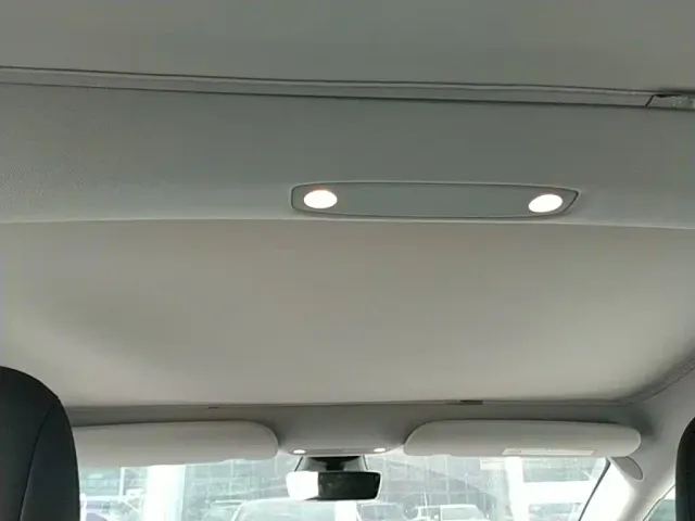 Tesla Model 3 — Фото автомобиля 17
