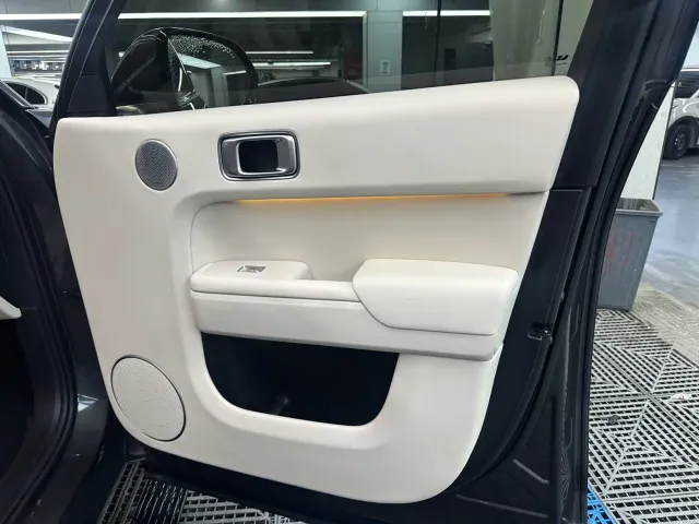 Li Auto L7 — Фото автомобиля 8