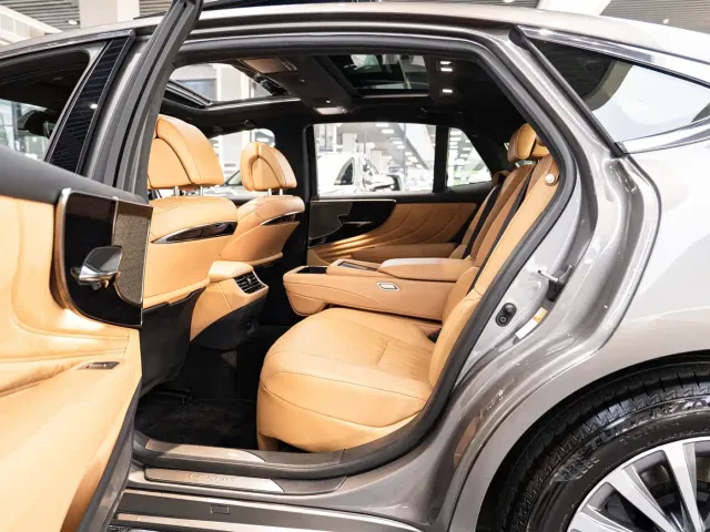 Lexus LS — Фото автомобиля 10