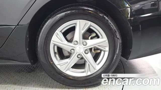 Hyundai Sonata Sonata (DN8) 2.0 LPG(Для проката) — Фото автомобиля 21