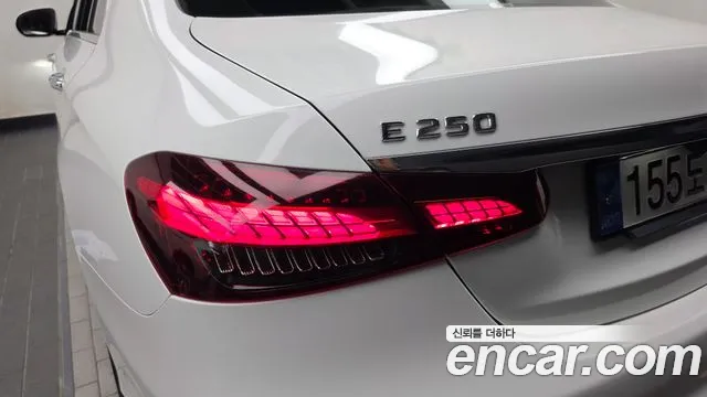 Mercedes-Benz E-Class — Фото автомобиля 21