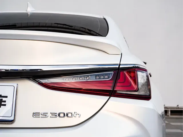 Lexus ES — Фото автомобиля 6