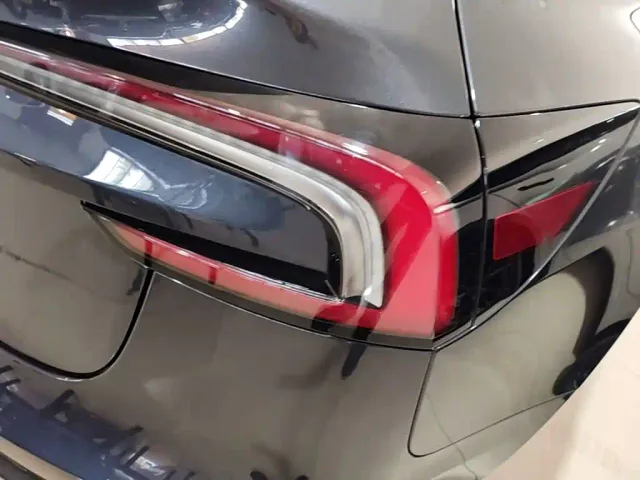 Tesla Model 3 — Фото автомобиля 7