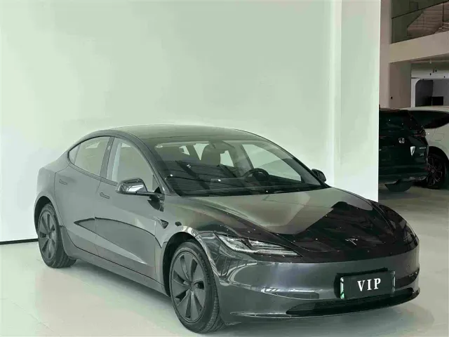 Tesla Model 3 — Фото автомобиля 3