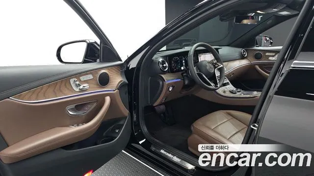 Mercedes-Benz E-Class — Фото автомобиля 10