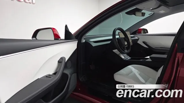 Tesla Model 3 — Фото автомобиля 15