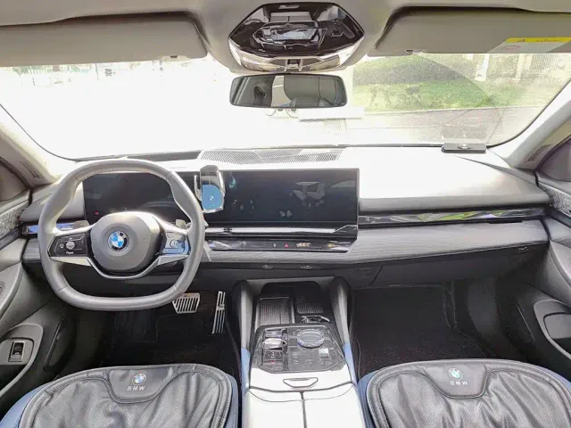 BMW 5 Series — Фото автомобиля 10