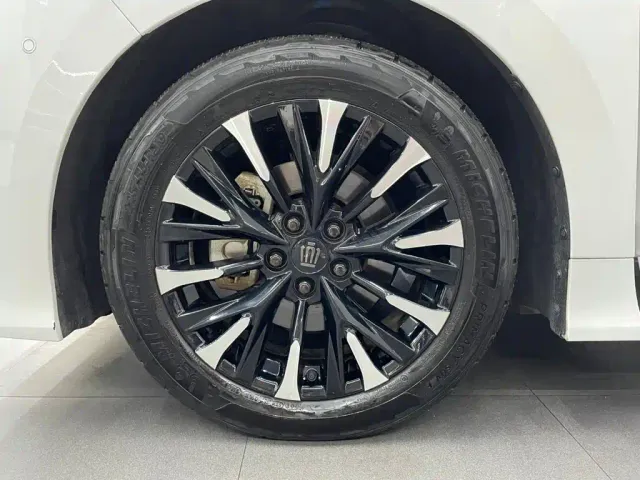 Toyota Vellfire — Фото автомобиля 16