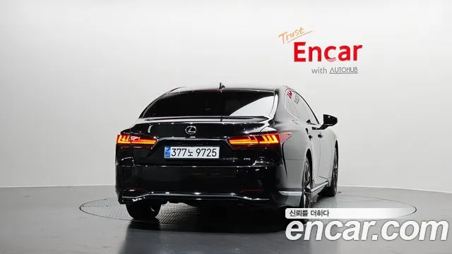 Lexus LS — Фото автомобиля 3