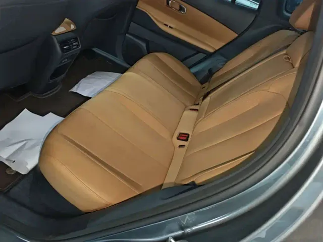 Geely Galaxy Starship 7 EM-i — Фото автомобиля 16
