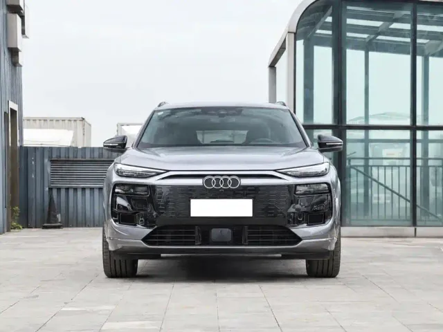 Audi Q6L e-tron — Фото автомобиля 2