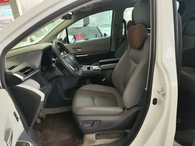 Toyota Granvia — Фото автомобиля 14