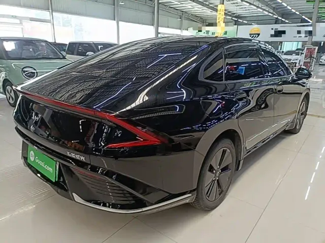 Wuling Starlight — Фото автомобиля 6