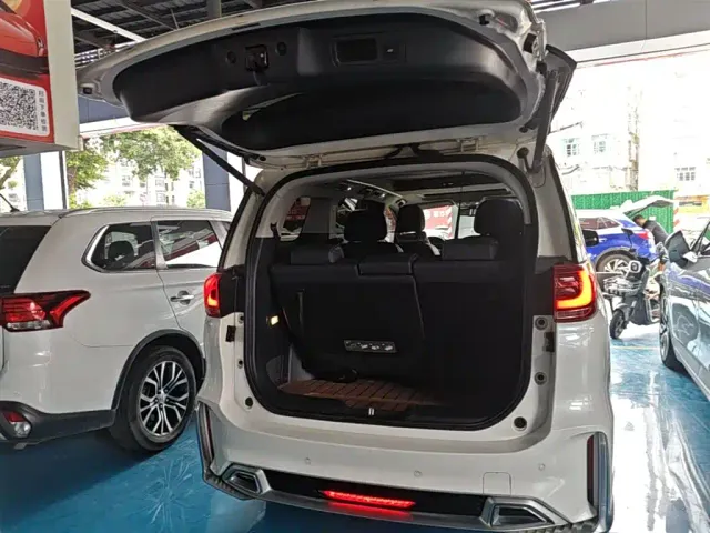 GAC Trumpchi M8 — Фото автомобиля 18